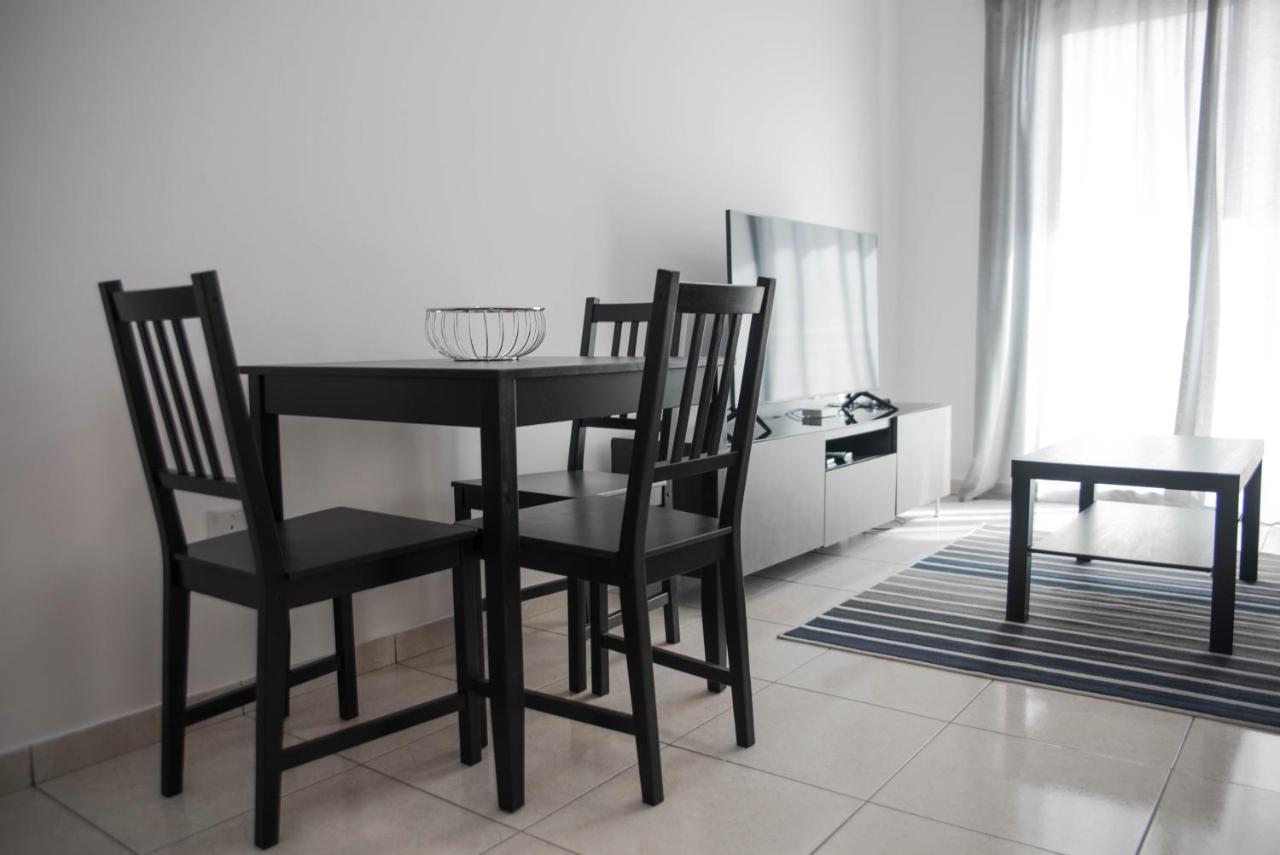 Renovated One Bedroom Apartment In Paphos With Pool Bagian luar foto