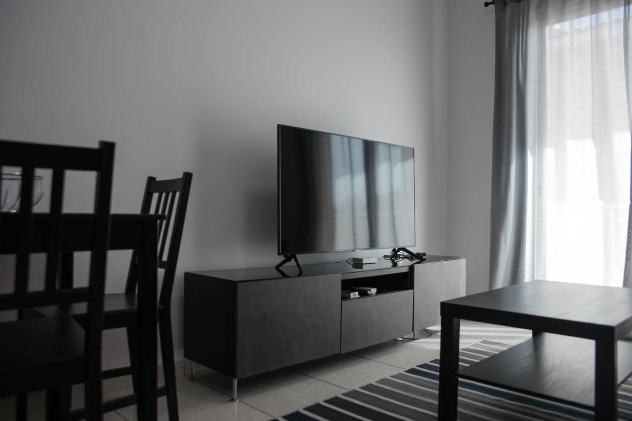 Renovated One Bedroom Apartment In Paphos With Pool Bagian luar foto