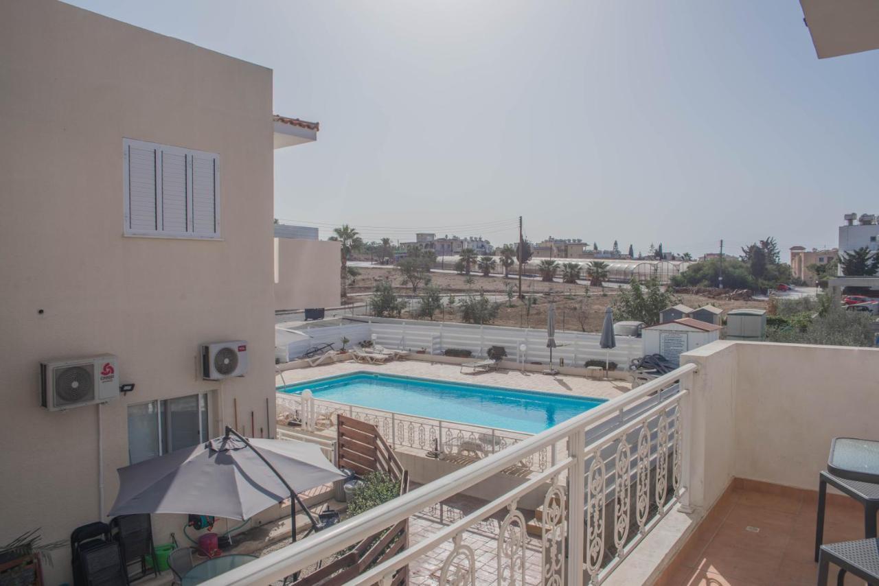 Renovated One Bedroom Apartment In Paphos With Pool Bagian luar foto