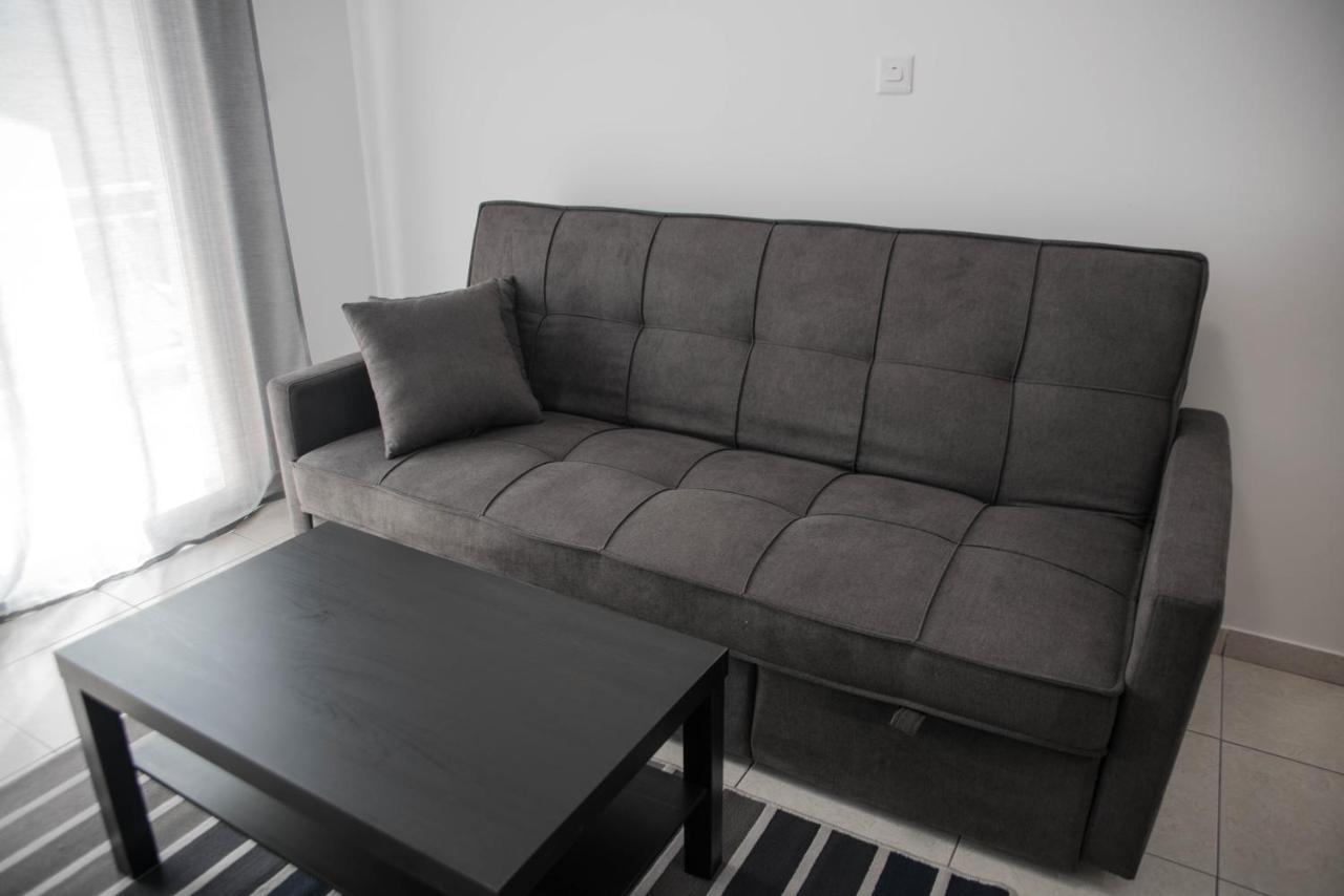 Renovated One Bedroom Apartment In Paphos With Pool Bagian luar foto