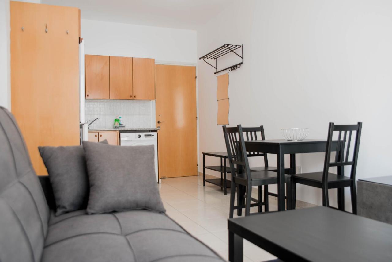 Renovated One Bedroom Apartment In Paphos With Pool Bagian luar foto