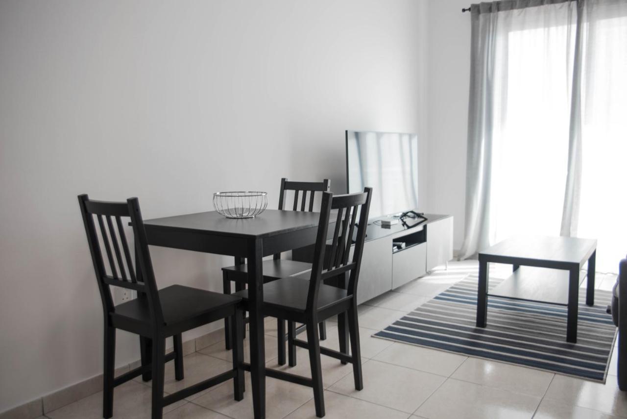 Renovated One Bedroom Apartment In Paphos With Pool Bagian luar foto