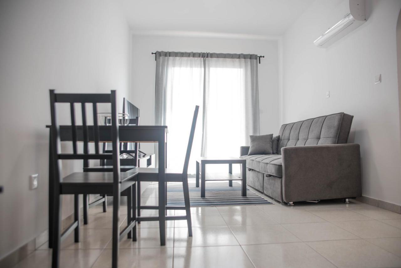 Renovated One Bedroom Apartment In Paphos With Pool Bagian luar foto